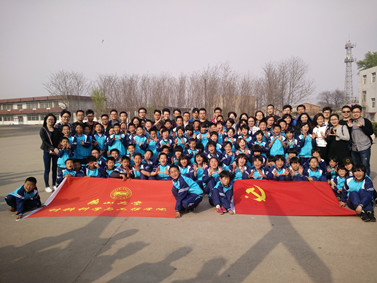 与孩子们的大合影