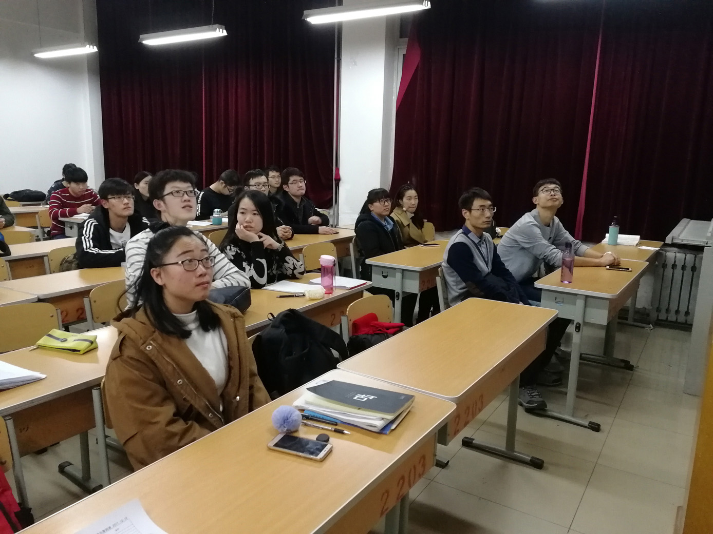 日本a片
本科生第一党支部全体党员学习习总书记北大讲话精神