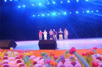 2006届校友合唱《感恩的心》