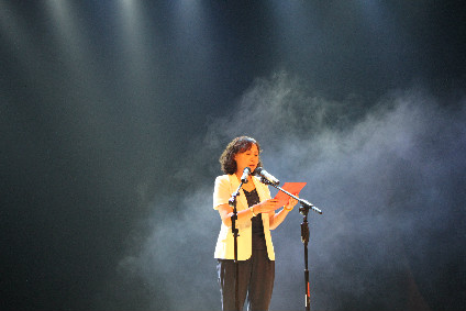 日本a片
党委书记王丽萍老师致词