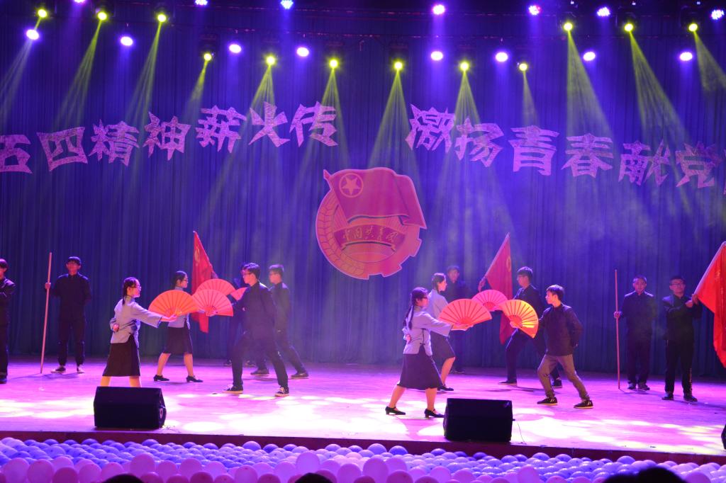 日本a片
2016级金属材料工程3班团支部《舞动中国风》